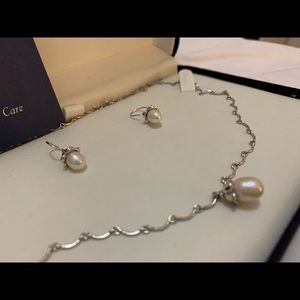 Blue Nile 14k White gold necklace and earrings set